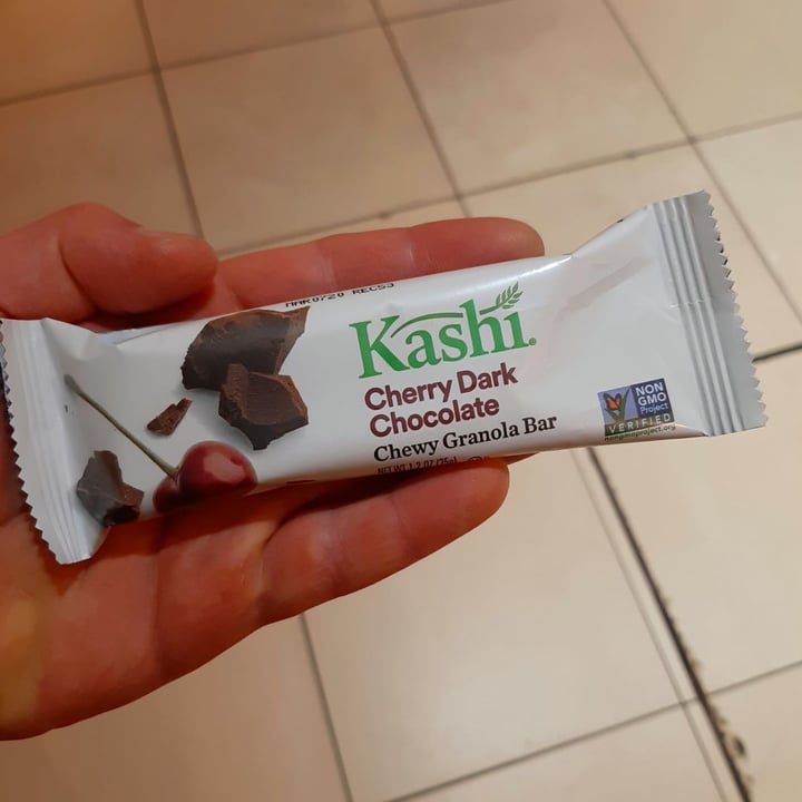 photo of Kashi Cherry Dark Chocolate, Chewy Granola Bar shared by @nico-aguilera on  10 Feb 2020 - review