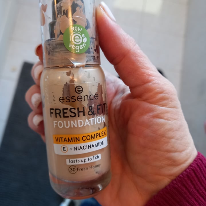 review photo of Essence Cosmetics Base de maquillaje shared by @elenafrida on 02 Apr 2022 - review