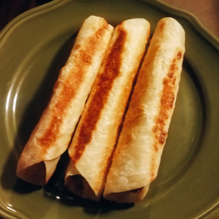 photo of Green Chef Black Bean Flautas with Kale Salad shared by @cierra on  17 Oct 2022 - review