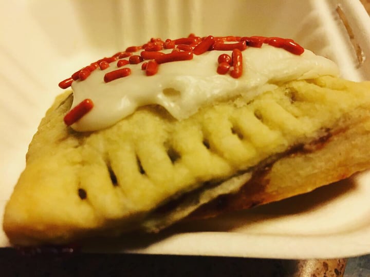 photo of Vegan East Strawberry poptart shared by @katiewink on  09 Dec 2018 - review