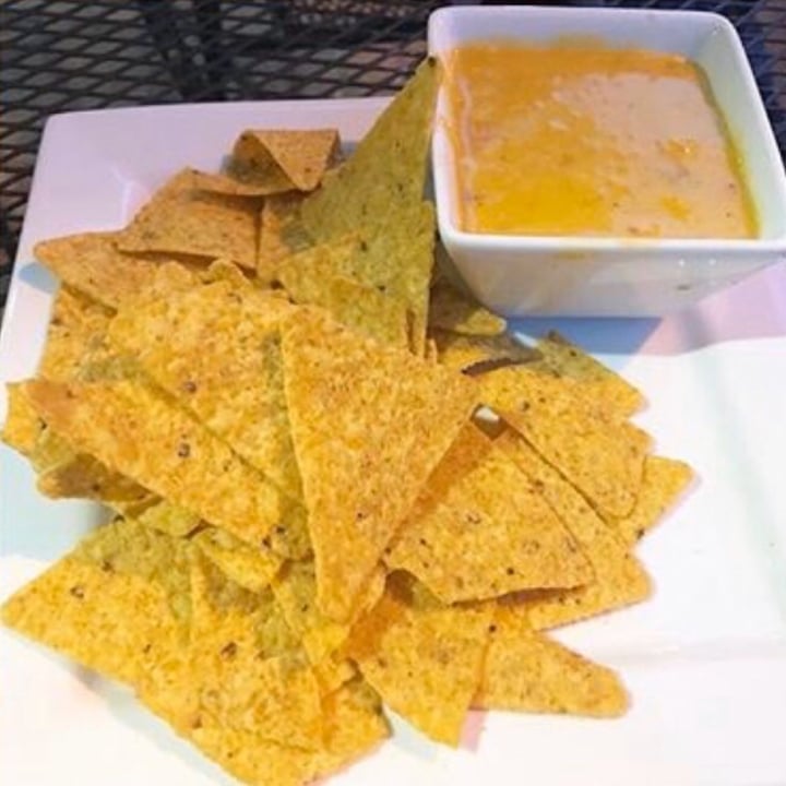 photo of Good Life Cafe Queso shared by @tofutrey on  20 Dec 2019 - review