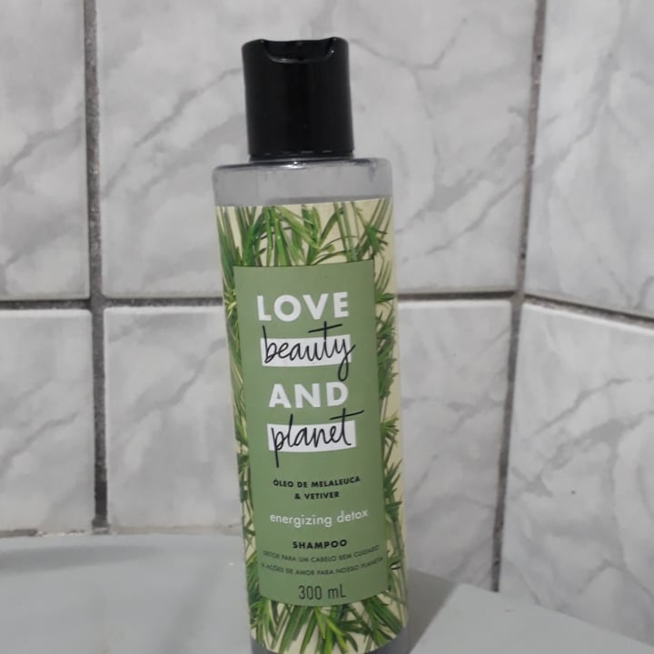 review photo of Love Beauty and Planet Shampoo Detox Energizante shared by @vanusale on 23 Apr 2022 - review