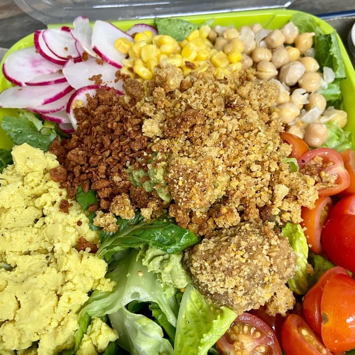 photo of Zammy's Vegan Kitchen Cobb Salad shared by @vfct on  30 Apr 2022 - review