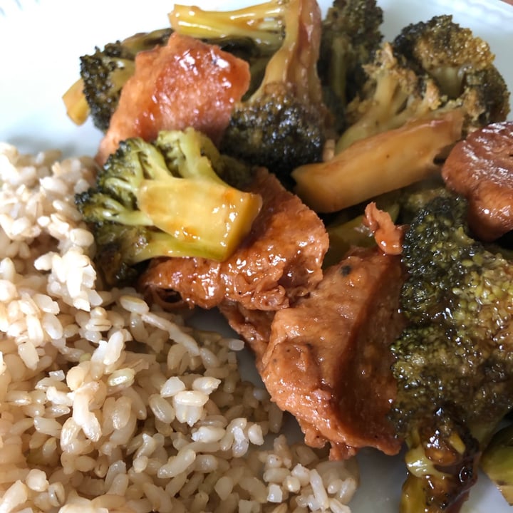 photo of Veggie Heaven general tso’s “chicken” shared by @kaleighk on  06 Jun 2021 - review