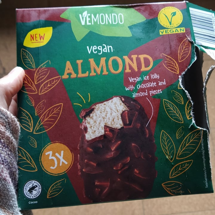 photo of Vemondo Helado almendrado shared by @magara on  30 Jul 2021 - review