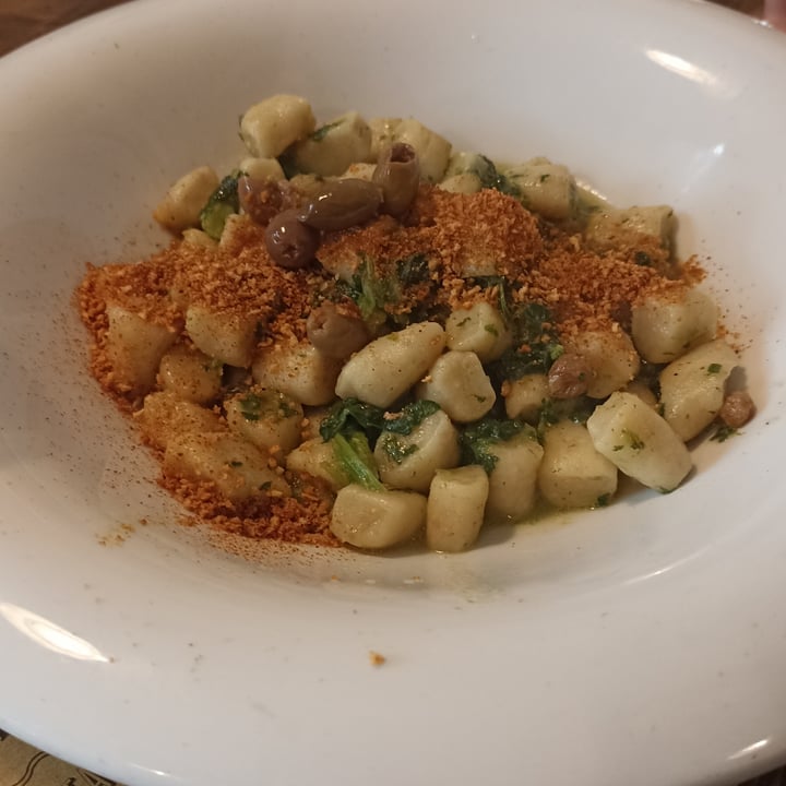 photo of La Mi Mama Gnocchetti integrali con cime di rapa, olive, uvetta e croccante di paprika shared by @andreasic on  24 Apr 2022 - review