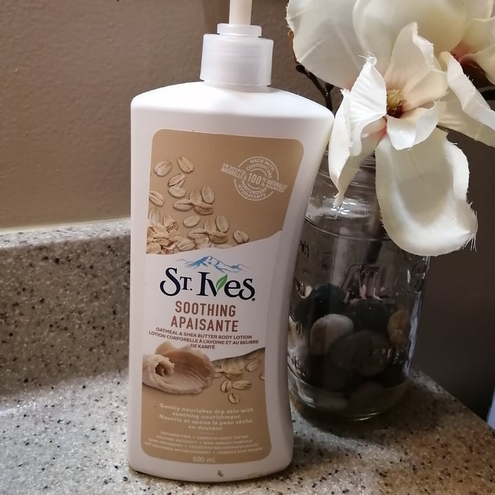 photo of St. Ives Crema corporal con Avena y Karite shared by @ashlynndoljac on  26 Jun 2021 - review