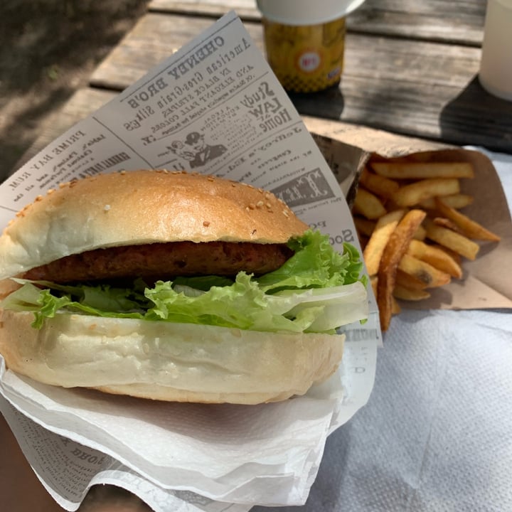 photo of Bistro Kupaliste veganski burger shared by @silviazephyr on  23 Aug 2022 - review