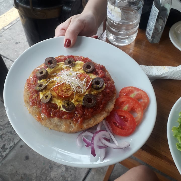 review photo of Raslok pizza shared by @comidaconsciente on 16 Jan 2021 - review