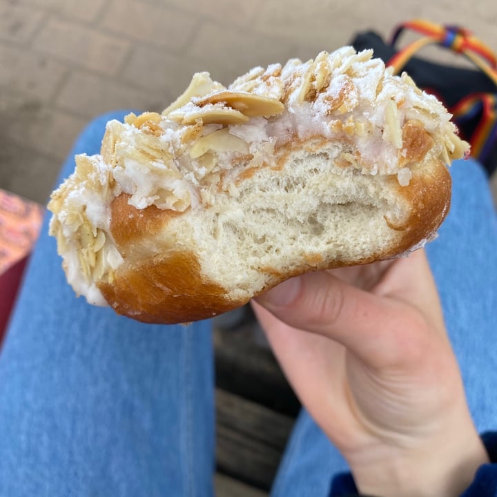 photo of Brammibal's Donuts Donut Bienenstich shared by @holasoymylk on  22 May 2021 - review