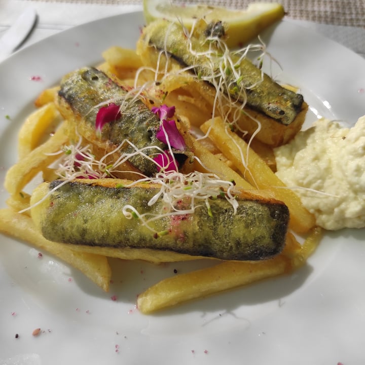 photo of El Invernadero Restaurante Norluza con patatas y veganesa shared by @perezzamedais on  07 Oct 2021 - review