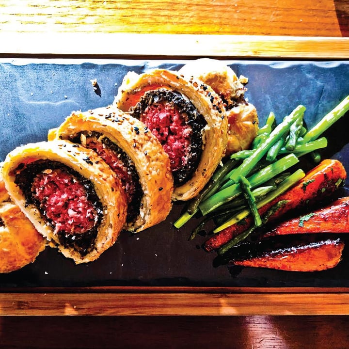 review photo of Bread Street Kitchen Singapore Impossible Wellington shared by @alettertovegans on 02 Aug 2019 - review