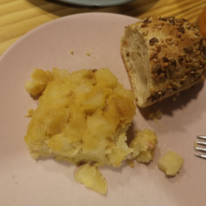 review photo of Bohemian Lane Pastelería Vegana Tortilla rellena shared by @espargatus on 08 Nov 2022 - review