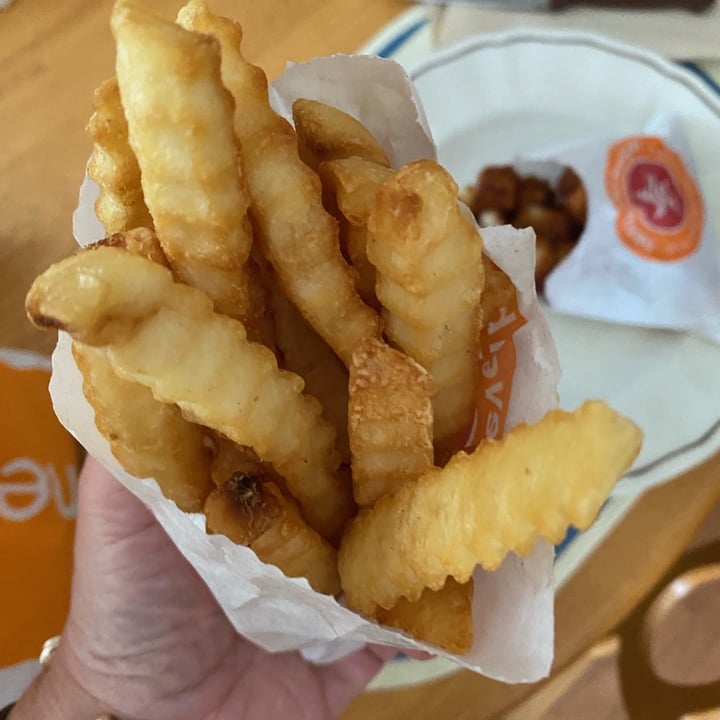 review photo of Next Level Burger Brooklyn Crinkle Cut French Fries shared by @janetisvegan on 18 Jul 2021 - review