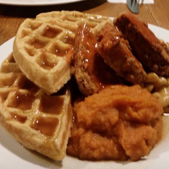 photo of The Hogtown Vegan Unchicken & Waffles shared by @cynlennox on  05 Jun 2020 - review