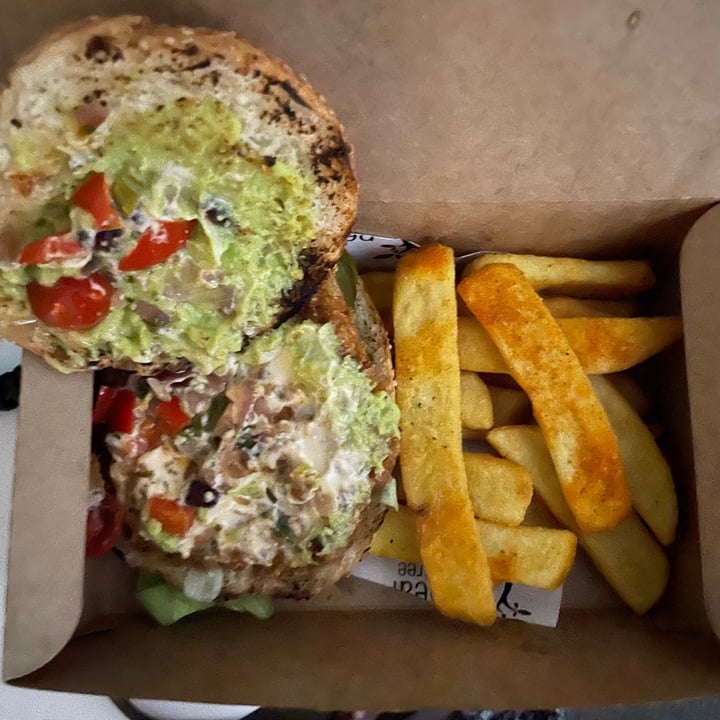 photo of Pear Tree Bistro Seitan chicken burger shared by @thehumblechickpea on  16 Sep 2021 - review