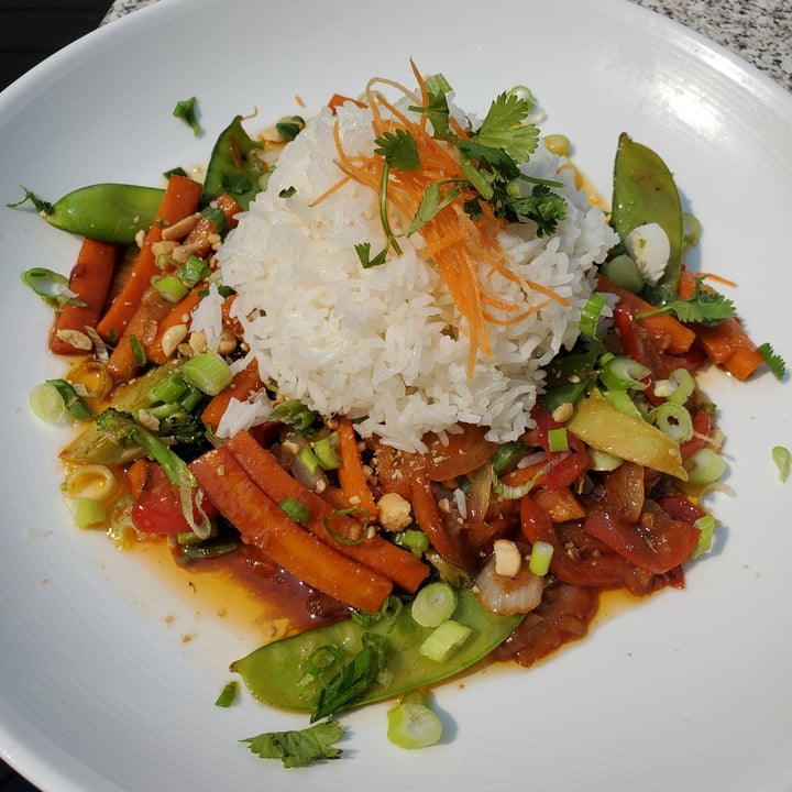 photo of Crave American Kitchen & Sushi Bar Vegan Stir Fry shared by @ashwickety on  05 Jul 2021 - review