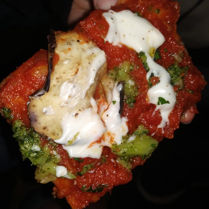 photo of IL LOCA Pizza a Taglio pizza rossa con melanzane, broccoli e stracchino shared by @bananapower on  30 Apr 2022 - review