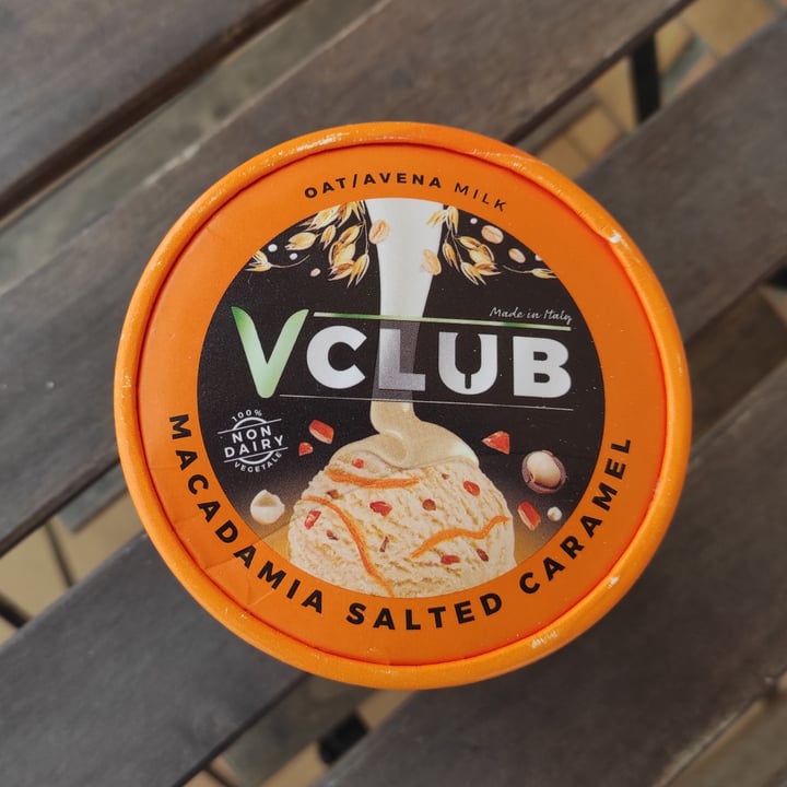 photo of VClub Macadamia Salted Caramel shared by @viajeracronica on  26 Oct 2020 - review