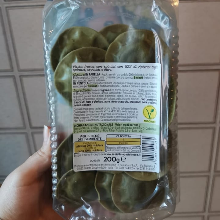 photo of Scoiattolo Broccoli, olive, spinaci shared by @aleveganfoodlover on  14 Dec 2022 - review