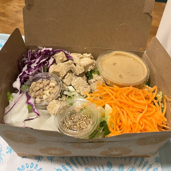 photo of Amy's Drive Thru The Rachel salad shared by @avecdeschiens on  30 Nov 2022 - review