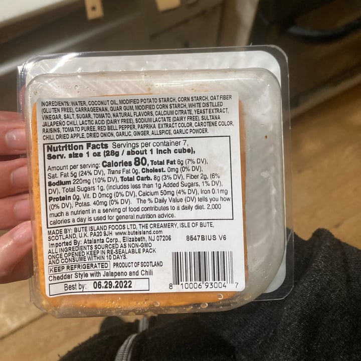 review photo of Sheese Cheddar style with Jalapeño & Chili shared by @howaboutyes on 27 Apr 2022 - review