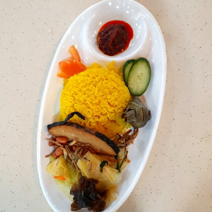 photo of Chee Wei Vegetarian Nasi lemak shared by @whyniveg on  28 Dec 2020 - review