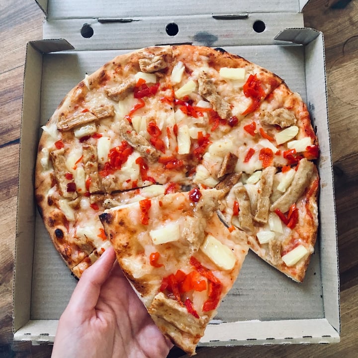 photo of Panarottis Table Bay Vegan sweet chilli “chicken”, peppadew & pineapple pizza shared by @taz on  18 Dec 2020 - review