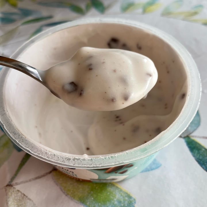 photo of Alpro Absolutely Coconut Stracciatella shared by @giorgiacaramellino on  04 Oct 2022 - review