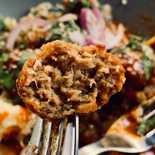 菜肴“Albóndigas Tikka Masala Con Taboulé De Verduras”的照片