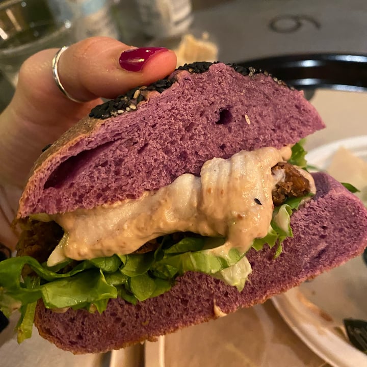 photo of HUG Hug-burger Thanos shared by @theredhead on  04 Oct 2022 - review