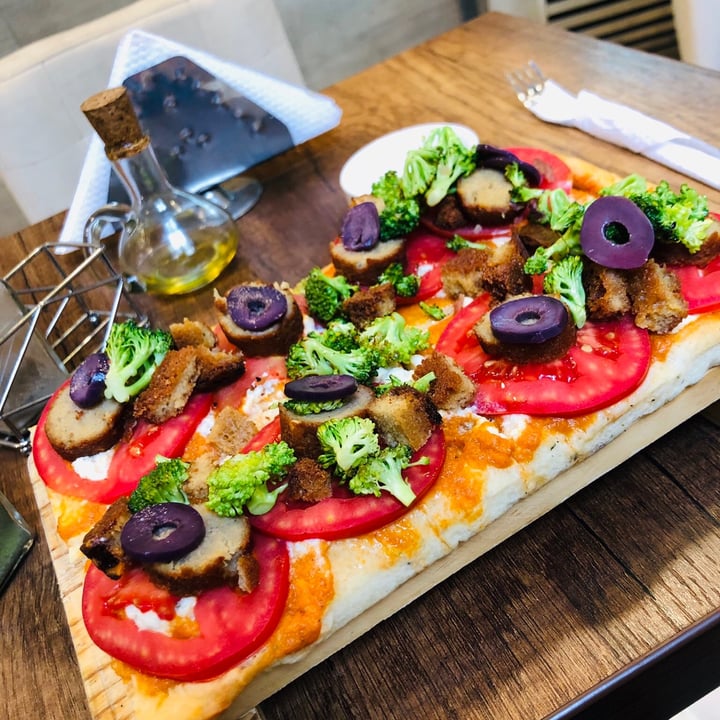 photo of Samadhi Veggie Food Pizza Full Veggie Meat shared by @sophie15 on  15 Jun 2020 - review