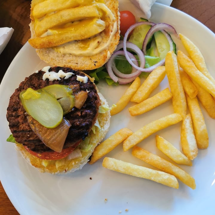 photo of Peregrine Farm Stall Beyond Burger shared by @veganpower001 on  16 Jun 2022 - review
