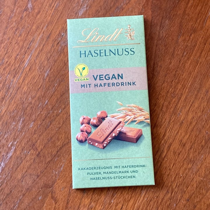 review photo of Lindt cioccolato latte di avena e nocciole shared by @helenax on 02 Nov 2022 - review
