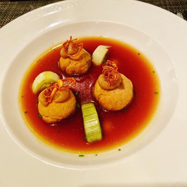 review photo of Vanilla Black Roasted Onion Broth and Shallot Crisps shared by @tashavfta on 31 Mar 2020 - review