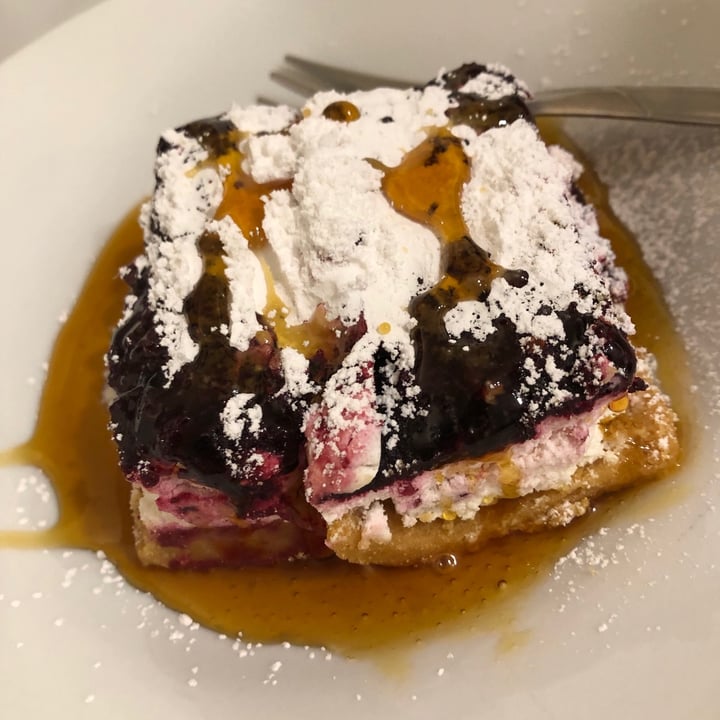 photo of Il Papiro Vegan Cheesecake ai frutti di bosco shared by @thelisasofar on  22 Jun 2021 - review