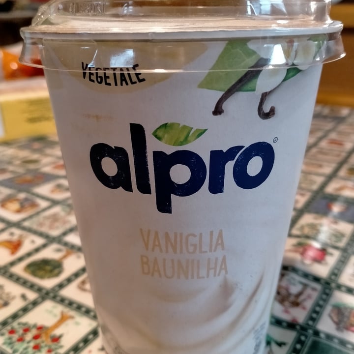 photo of Alpro Yogurt alla vaniglia shared by @giulssss on  27 Jun 2022 - review