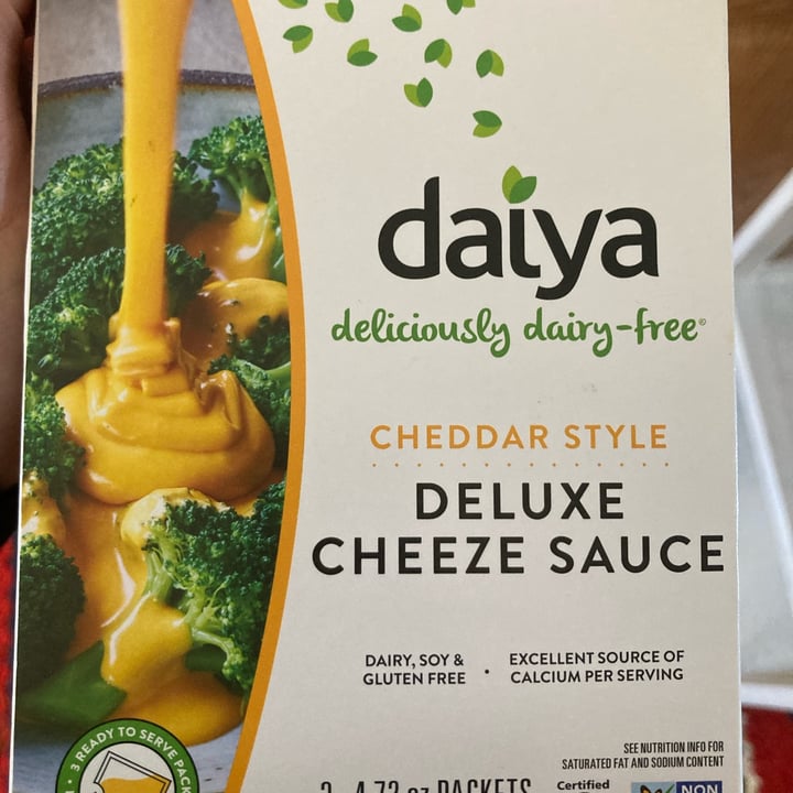 photo of Daiya Cheddar Style Deluxe Cheeze Sauce shared by @cleanplateclub on  30 Dec 2021 - review