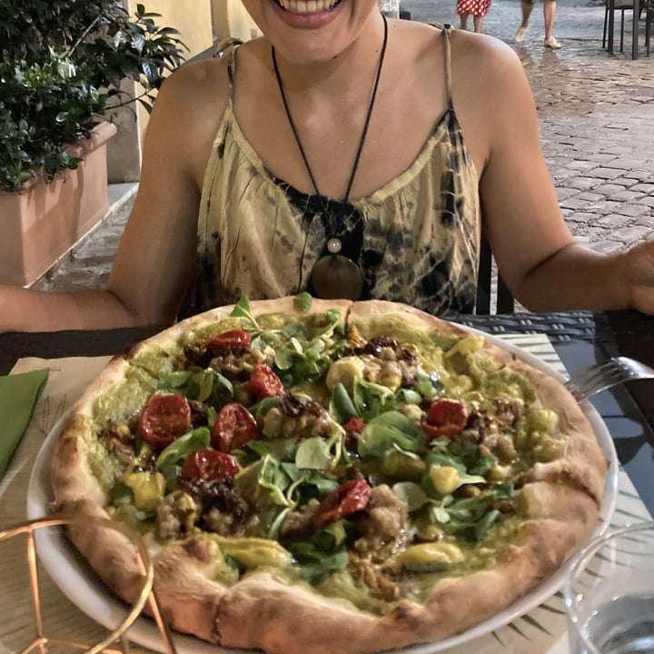 review photo of Garage Pizzeria Gourmet Pizza con pomodori secchi e fiori di zucchina 🌻 shared by @martifaber on 13 Mar 2022 - review