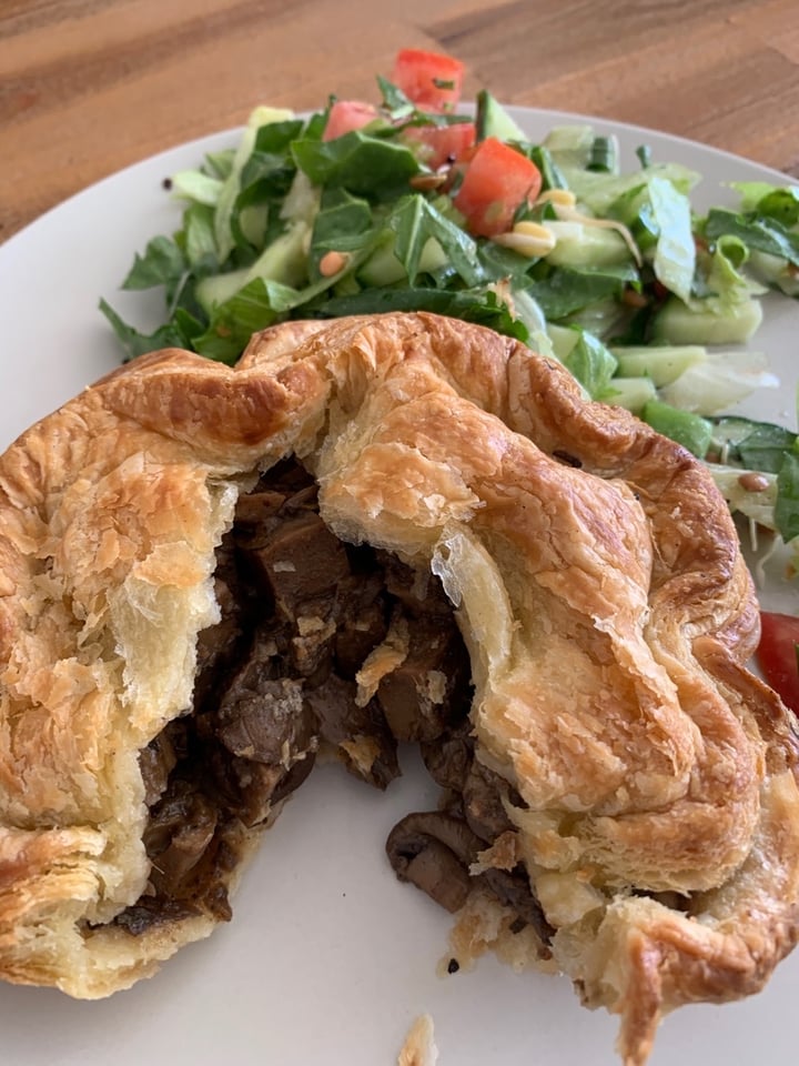 photo of Peregrine Farm Stall Chickless Mushroom Pie shared by @ripple on  09 Feb 2020 - review