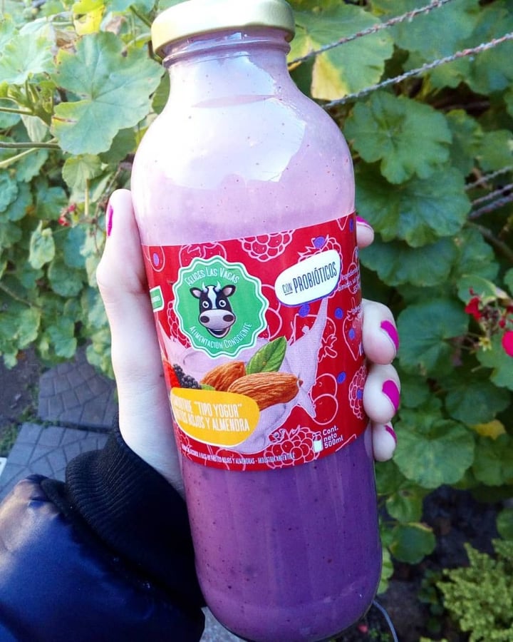 photo of Felices Las Vacas Smoothie Frutos Rojos Y Almendra shared by @vickivegan92 on  02 Sep 2019 - review