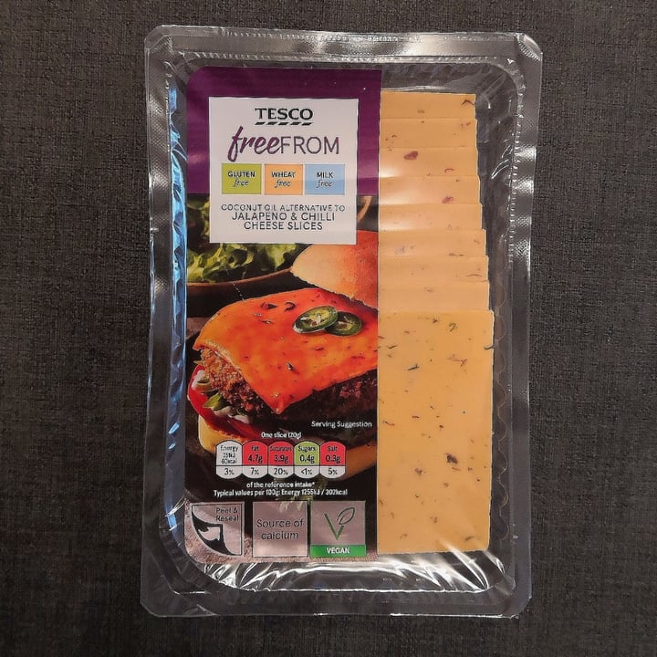 photo of Tesco Coconut Oil Alternative To Jalapeño & Chilli Cheese Slices shared by @totoro on  03 Sep 2021 - review