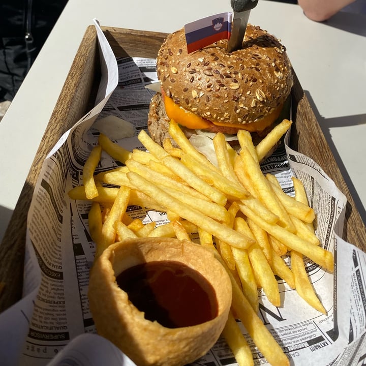 photo of Spica - Bar And Restaurant Veggie burger shared by @federicacorradini on  14 Apr 2022 - review