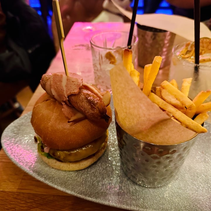 photo of Banyan Bar Festive Beyond Burger shared by @leonsmeow on  04 Dec 2022 - review