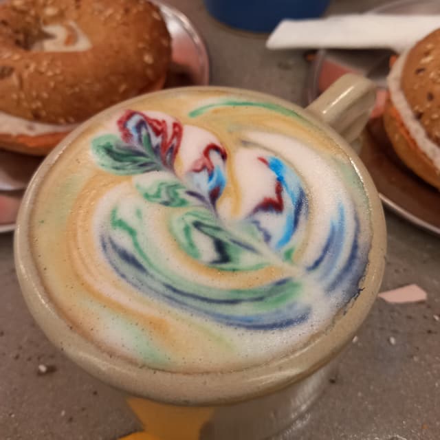 Foto do prato “Capuccino Rainbow🌈”
