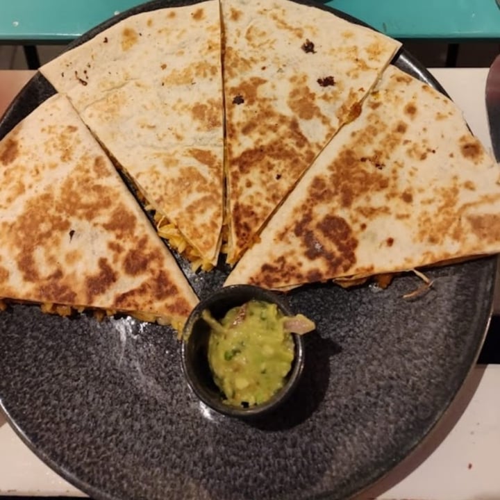 photo of La Oveja Negra taberna vegana. Quesadillas shared by @laurauf on  04 May 2022 - review