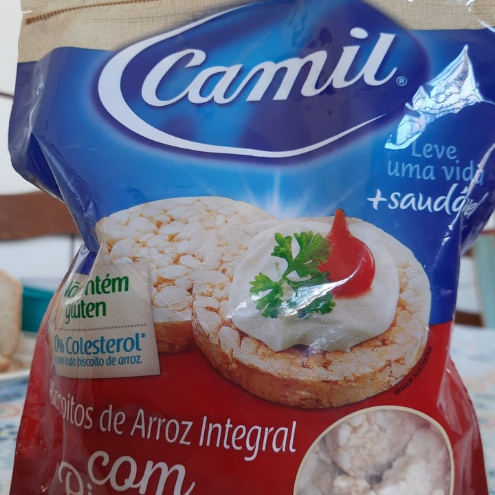 photo of Camil Biscoito de arroz integral com pimenta shared by @claudilenyrosa on  14 May 2022 - review