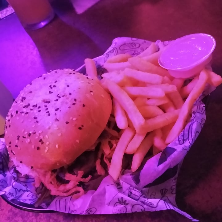 photo of Lado V Hamburguesa Milipili shared by @seleneveg on  25 Jul 2022 - review