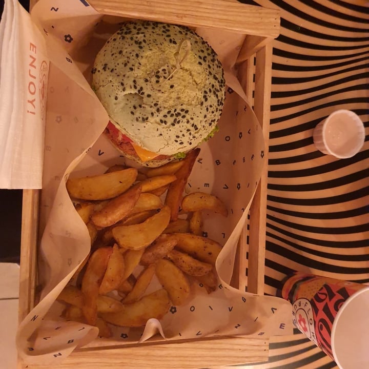 photo of Flower Burger Jungle Burger shared by @veganiscool on  13 Jun 2021 - review
