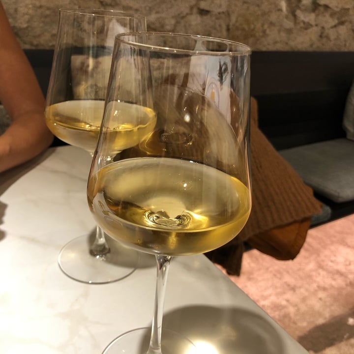 photo of Restaurante Xavier Pellicer Copa vino blanco “Komokabras” shared by @neil on  14 Nov 2021 - review